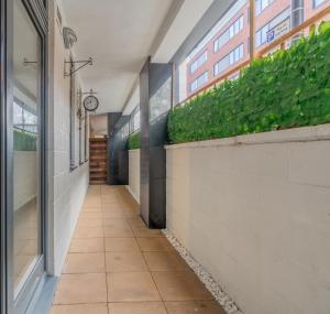 a hallway of a building with a green wall at Mailbox 2 bed Apartment Birmingham City Centre - Free Parking in Birmingham