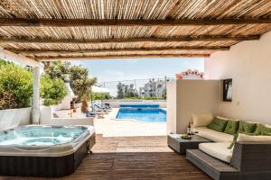 Bazén v ubytování Casa Marianna Vale de Milho nebo v jeho okolí