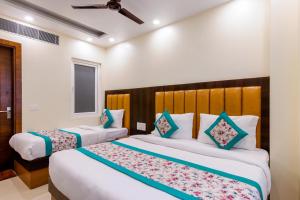 Postel nebo postele na pokoji v ubytování Hotel Royal Rosette with free Wi-Fi near New Delhi Railway Station