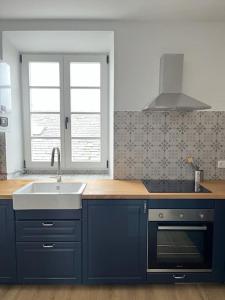 Η κουζίνα ή μικρή κουζίνα στο Apartamento en plaza de Ribadeo