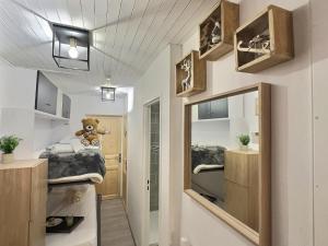 a small room with two beds and a mirror at Appartement 6 personnes - 1 chambre - 4 lits - Netflix & wifi haut débit - Parking couvert in Tignes