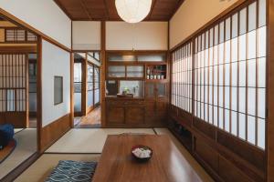 Istumisnurk majutusasutuses 城下の宿　燈