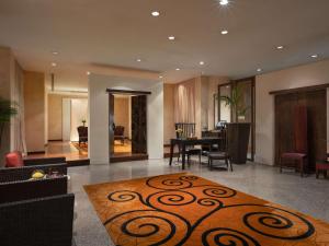 Pullman Bangkok Hotel G的休息区