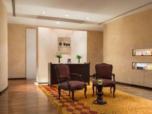 Pullman Bangkok Hotel G的休息区