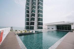 JelutongにあるSnooze Maritime Luxury Duplex Suite 2Bedrooms 4-10paxの隣の建物