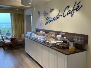a restaurant with a buffet line with food on it at Hotel Strand-Café mit Gästehaus Charlotte in Langenargen