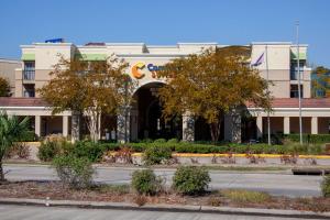 a building with a street in front of it at Comfort Suites Medical District near Mall of Louisiana in Baton Rouge