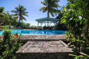 Bazén v ubytování Villa piscine bord de mer 3 chambres nebo v jeho okolí