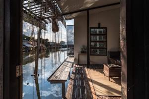 a room with a view of a body of water at Humz Canal Stay in Nonthaburi