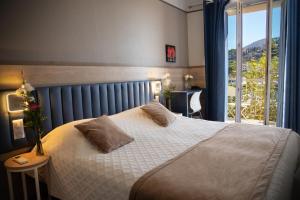 Кровать или кровати в номере Hotel Le Golfe