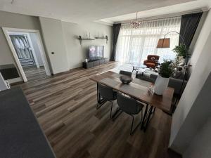 Φωτογραφία από το άλμπουμ του Modern 1BR Elegance by the Palm Jumeirah Shoreline στο Ντουμπάι