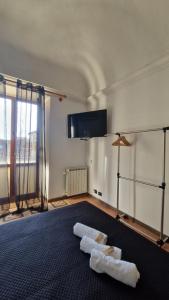 a room with two white towels sitting on the floor at The Crazy House in Catania