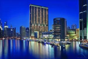 Nespecifikovaný výhled na destinaci Dubaj nebo výhled na město při pohledu z apartmánu