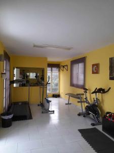 Fitness centrum a/nebo fitness zařízení v ubytování Villa Marisol Estudio EUROPA