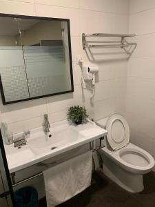 Koupelna v ubytování I Garden Hotel