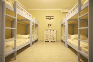 DreamHouse tesisinde bir ranza yatağı veya ranza yatakları