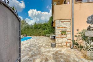 Bazén v ubytování Holiday house Marinela with Private Pool and Fenced Garden nebo v jeho okolí