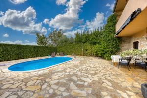 Bazén v ubytování Holiday house Marinela with Private Pool and Fenced Garden nebo v jeho okolí
