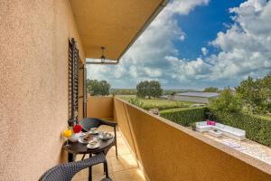 Balkón nebo terasa v ubytování Holiday house Marinela with Private Pool and Fenced Garden