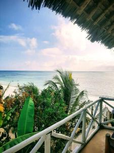 Blick auf das Meer vom Strand aus in der Unterkunft Equalia boutique hotel in Jambiani