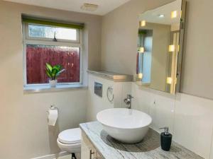 Ένα μπάνιο στο Self Contained - Own Entrance +8 φωτογραφίες