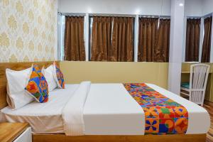Postel nebo postele na pokoji v ubytování FabHotel Tan Square - Nr Eon IT Park
