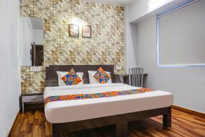 Postel nebo postele na pokoji v ubytování FabHotel Tan Square - Nr Eon IT Park
