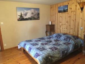 Ένα ή περισσότερα κρεβάτια σε δωμάτιο στο Jas des Rousses - Champcella