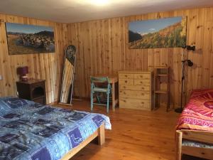 Ένα ή περισσότερα κρεβάτια σε δωμάτιο στο Jas des Rousses - Champcella +3 φωτογραφίες