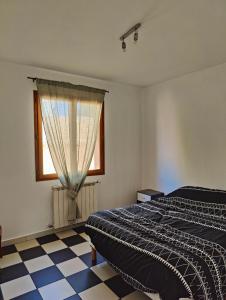 a bedroom with a bed and a window and a checkered floor at Votre Évasion Provençale : Villa de Prestige à Marseille in Marseille