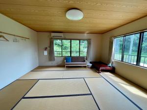 Posezení v ubytování 大砂荘 OZUNA CAMP and LODGE