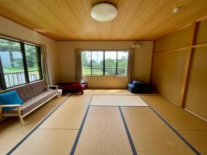 Posezení v ubytování 大砂荘 OZUNA CAMP and LODGE