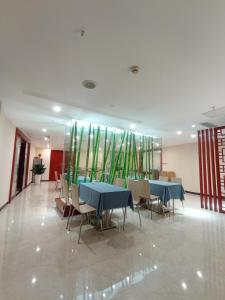 Ruang duduk di Guangzhou Zhicheng Leader Tour International Apartment-The Legend Building-FREE SHUTTLE BUS FOR CANTON FAIR-1mins to Line5 STN