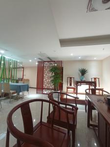 Ruang duduk di Guangzhou Zhicheng Leader Tour International Apartment-The Legend Building-FREE SHUTTLE BUS FOR CANTON FAIR-1mins to Line5 STN