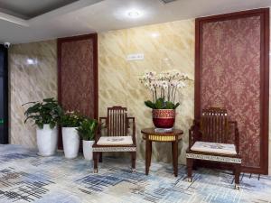 Ruang duduk di Guangzhou Zhicheng Leader Tour International Apartment-The Legend Building-FREE SHUTTLE BUS FOR CANTON FAIR-1mins to Line5 STN
