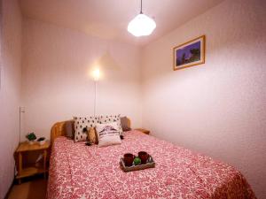 En eller flere senger på et rom på Appartement Saint-Lary-Soulan, 2 pièces, 6 personnes - FR-1-296-158