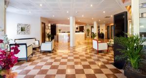 a lobby with a checkered floor at Best Western Modena District in Campogalliano