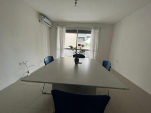 a table and chairs in a room with a window at Departamento de dos dormitorios y terraza con asador in Yerba Buena