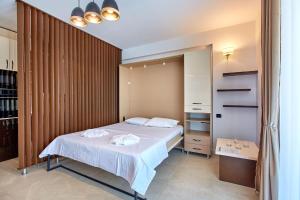 En eller flere senge i et værelse på Studio Panoramic Sea On