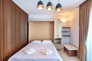 En eller flere senge i et værelse på Studio Panoramic Sea On