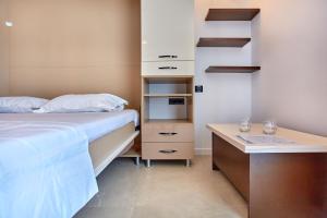 En eller flere senge i et værelse på Studio Panoramic Sea On