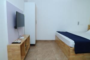 Televisyen dan/atau pusat hiburan di Vel's Home Stay +5 gambar
