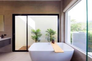 Vann House Chiang Rai- near Mae Fah Luang University的一间浴室