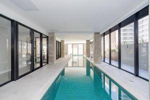 Bazén v ubytování Studio Shopping Curitiba - BF2211 nebo v jeho okolí