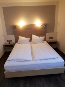 Postel nebo postele na pokoji v ubytování Hotel Mühleneck
