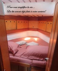 Photo de la galerie de l'établissement Baladin - Dormir sur un voilier By Nuits au Port, à La Rochelle