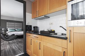 Kuchyň nebo kuchyňský kout v ubytování Hotel Agenda Louise