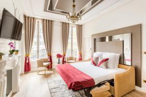 a hotel room with a bed and a chandelier at Luxury 3 Bedroom 3 Bathroom MONUMENT VIEW TERRACE in Paris