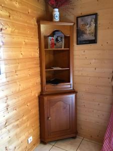 a wooden cabinet in the corner of a room at chalet de la haute fontaine in Anould