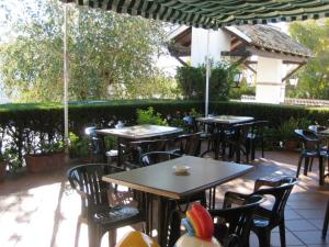 A restaurant or other place to eat at Charming House in Hornachuelos with Shared Pool